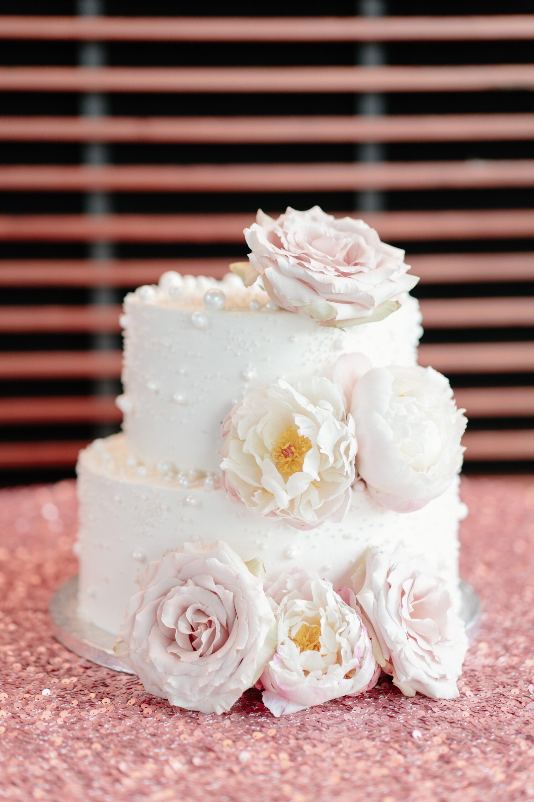 wedding cake at the bridge building in nashville