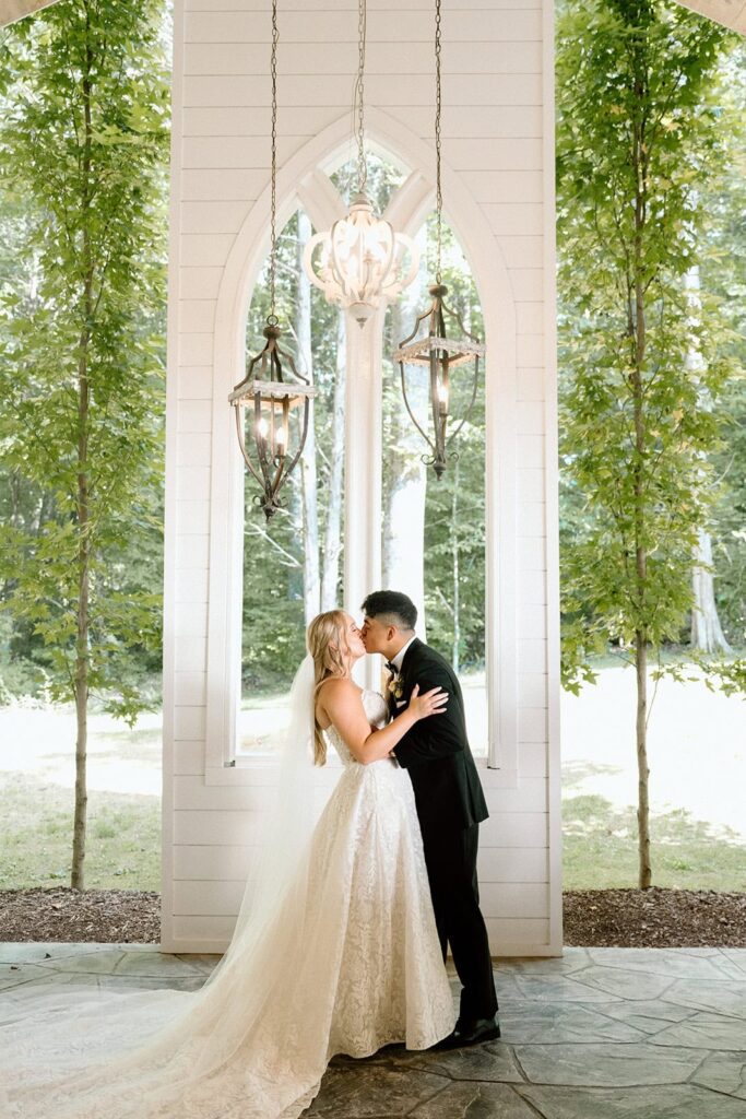 First kiss between the bride and groom at the chapel at firefly lane