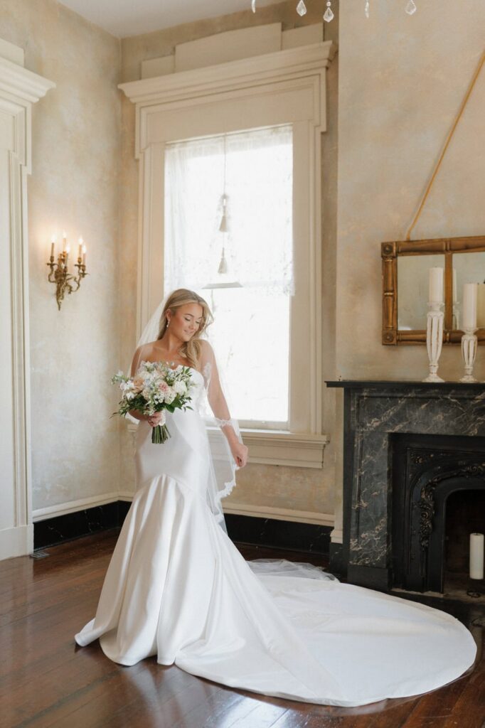 bridal portraits at riverwood mansion in nashville