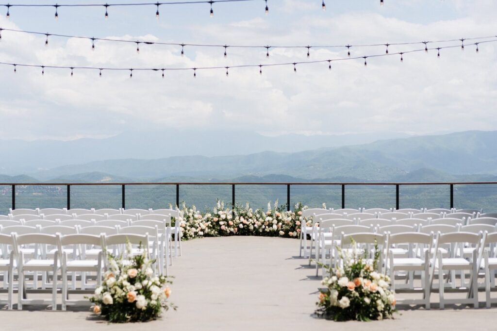 Smoky Mountain wedding photographer captures ceremony at Trillium Venue