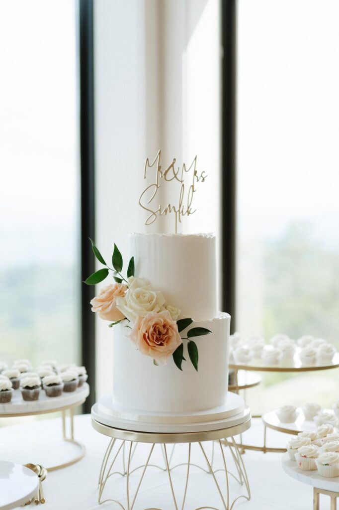Tennessee mountain wedding at Trillium Venue spring