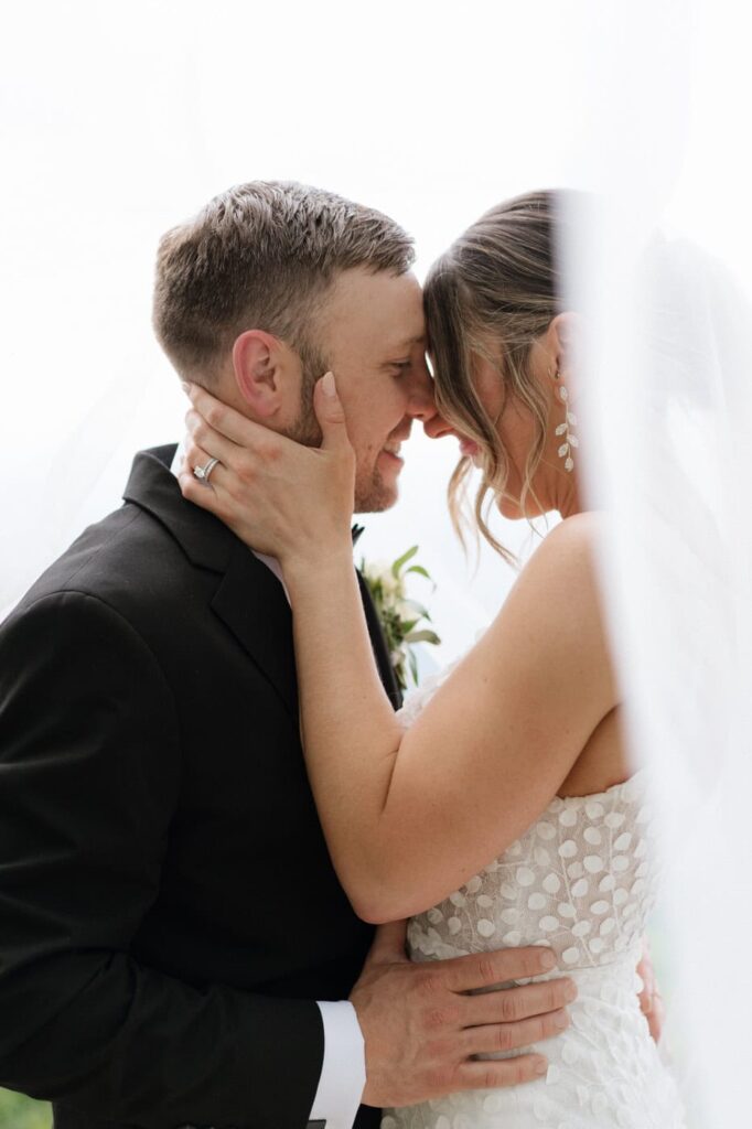 Tennessee mountain wedding at Trillium Venue spring