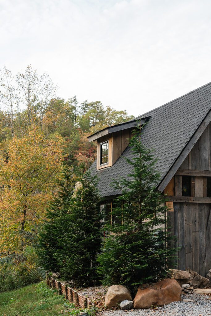 photo of the smoky mountains for a wedding guide