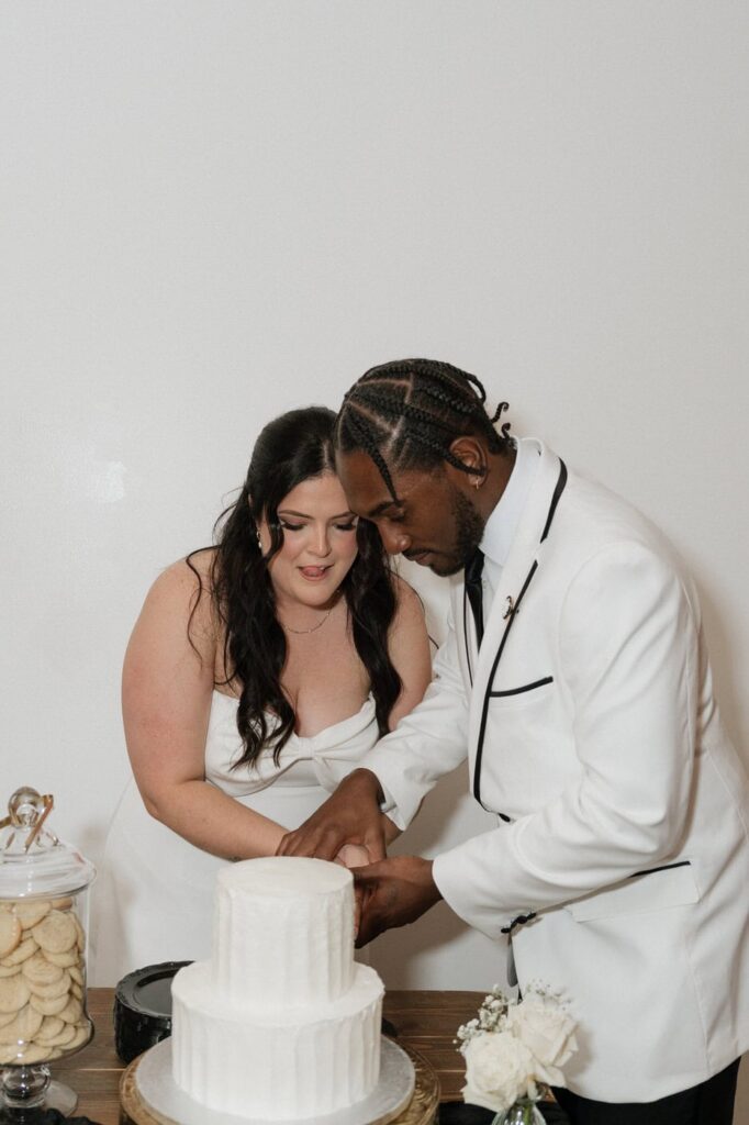 Cake cutting at 14Tenn Nashville November wedding