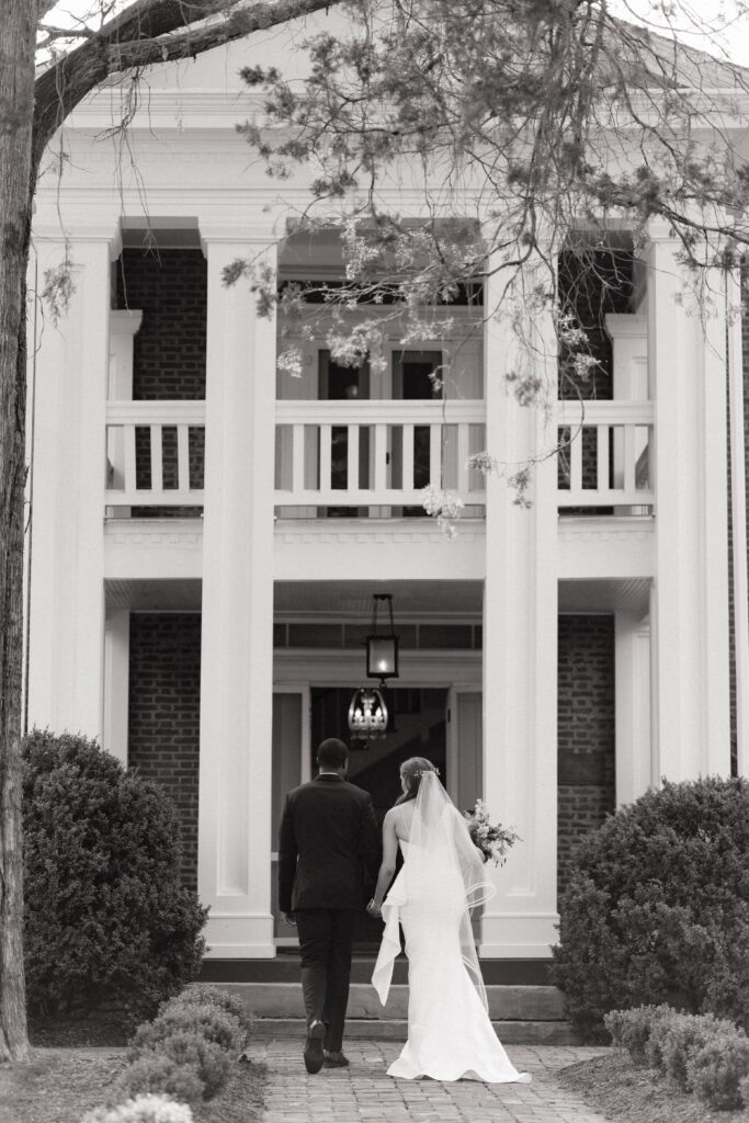 bride and groom at cedarmont farm outside of nashville tennessee