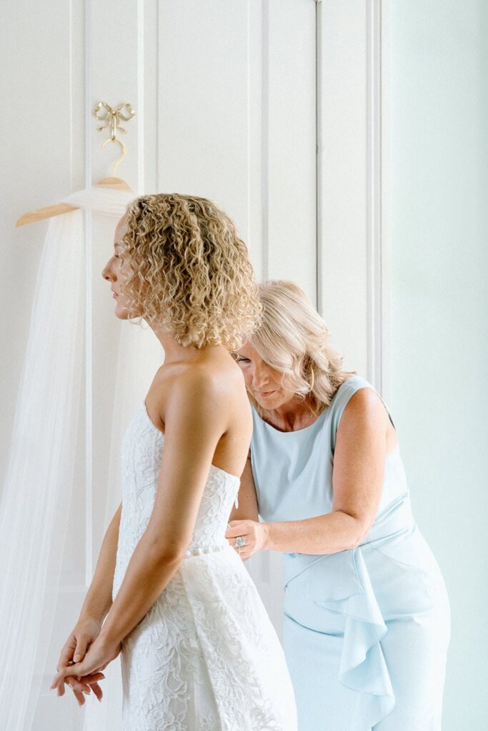 documentary wedding photographer captures getting ready moments with bride and her mom