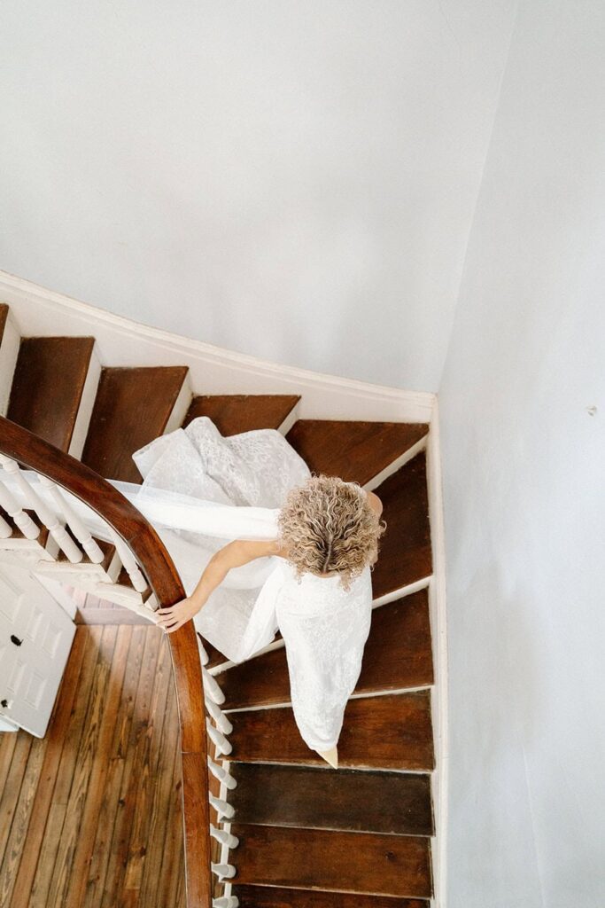bride walking down the stairs at tennessee wedding venue