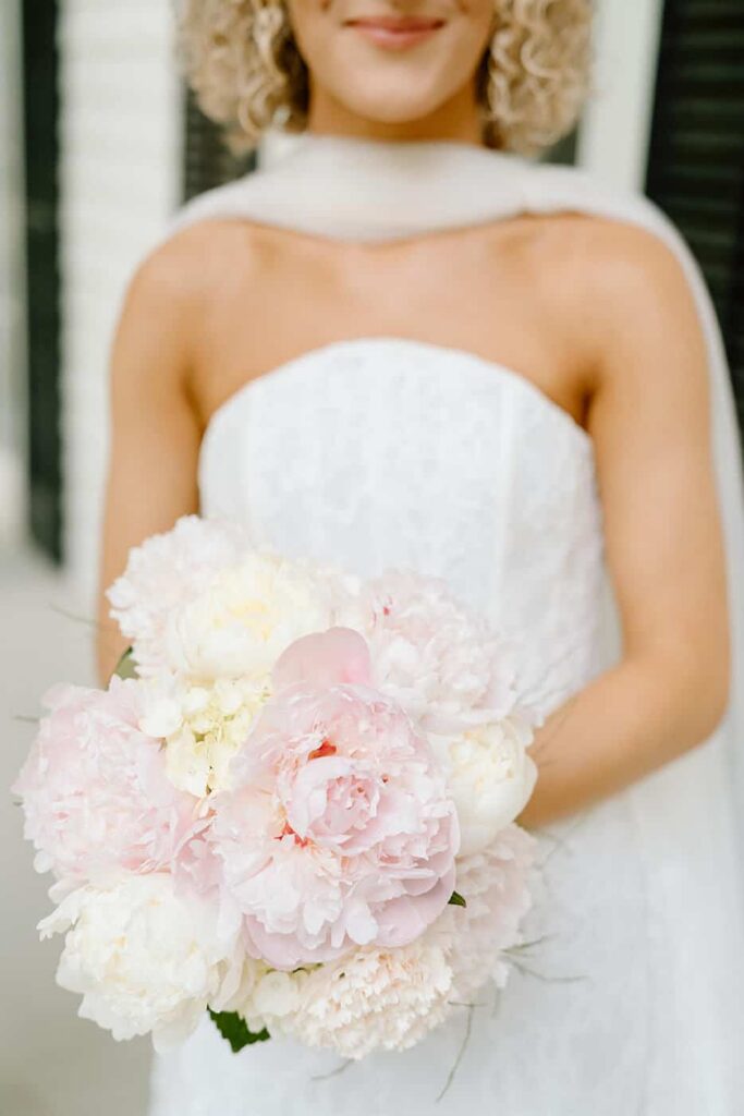 brides florals on wedding day in tennessee