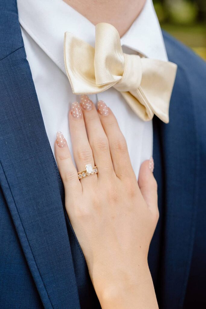 Romantic summer portraits at Eader House Tennessee wedding