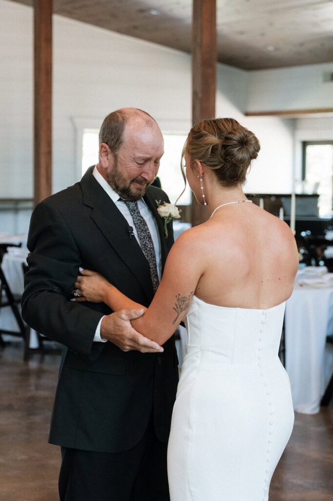 brides first look with her father at tennessee wedding