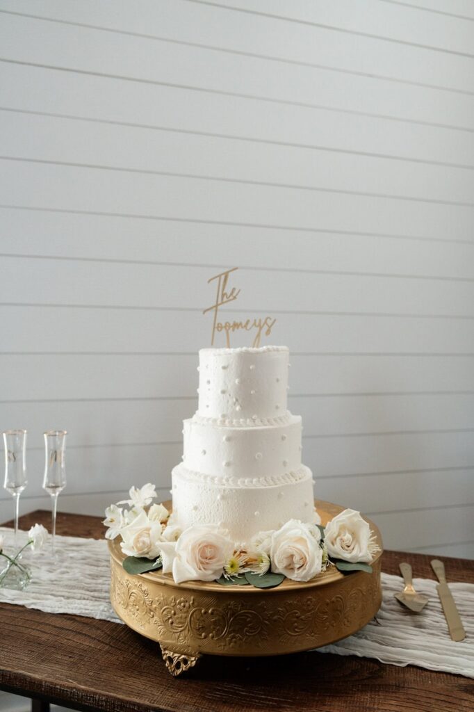 wedding cake at nashville wedding venue