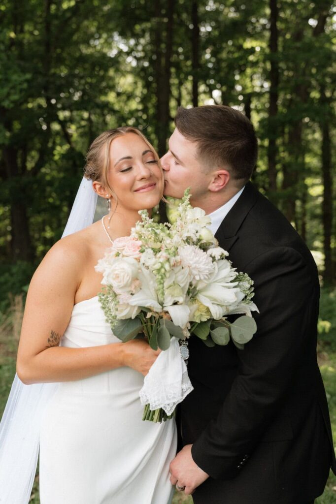 newlywed photos at tennessee venue near nashville