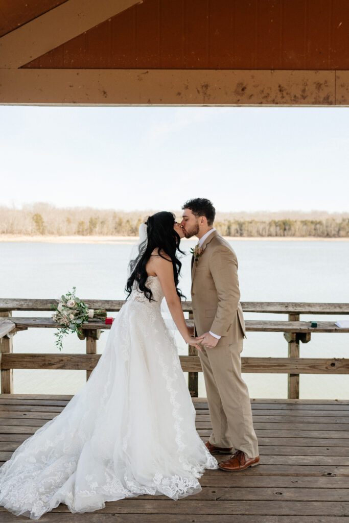 first kiss at nashville elopement