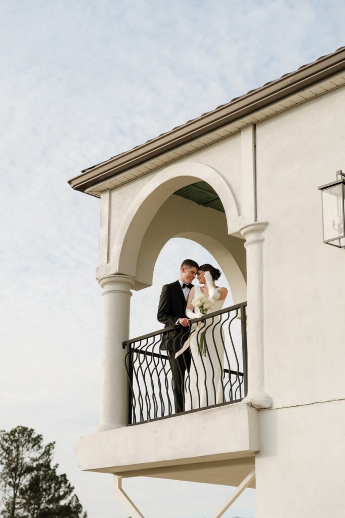 nashville wedding photographer documents winter wedding at the dimora in tennessee