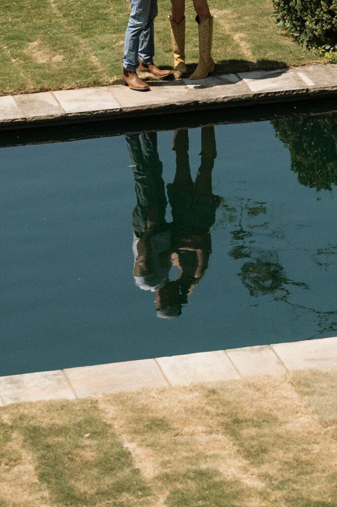 couples reflection at cheekwood estate and gardens in nashville tennessee
