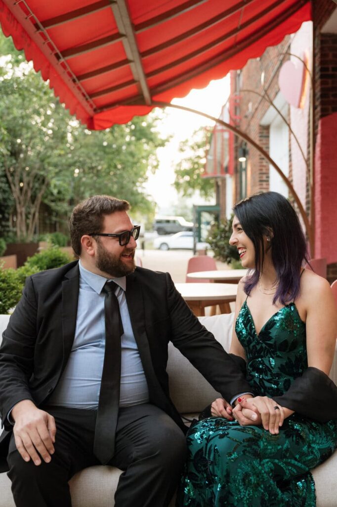 nashville wedding photographer documents engagement photos in midtown