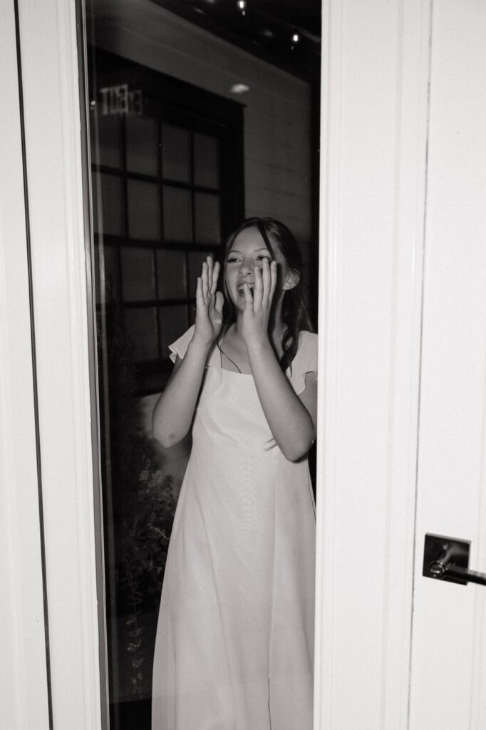 grooms daughters laughing and clapping 