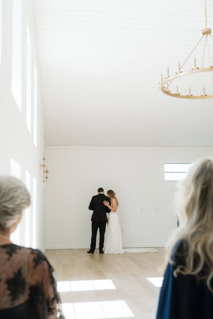 first look at nashville wedding in the spring