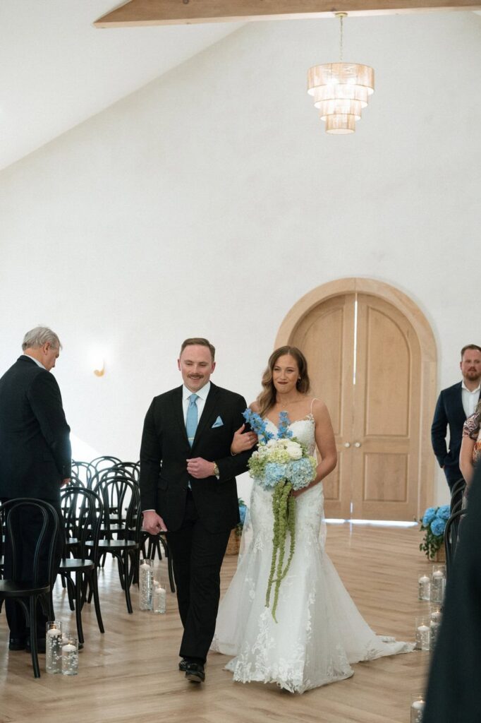 bride walking down the aisle at tennessee wedding venue