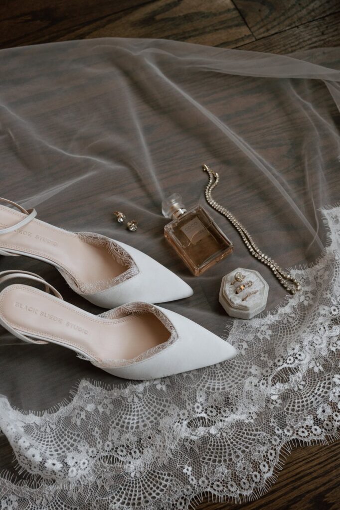 detail photos at summer wedding in tennessee